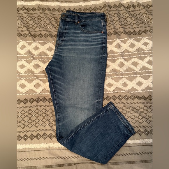 American Eagle  🦅  AirFlex + Ultra Soft Athletic Fit Jean - Picture 12 of 15